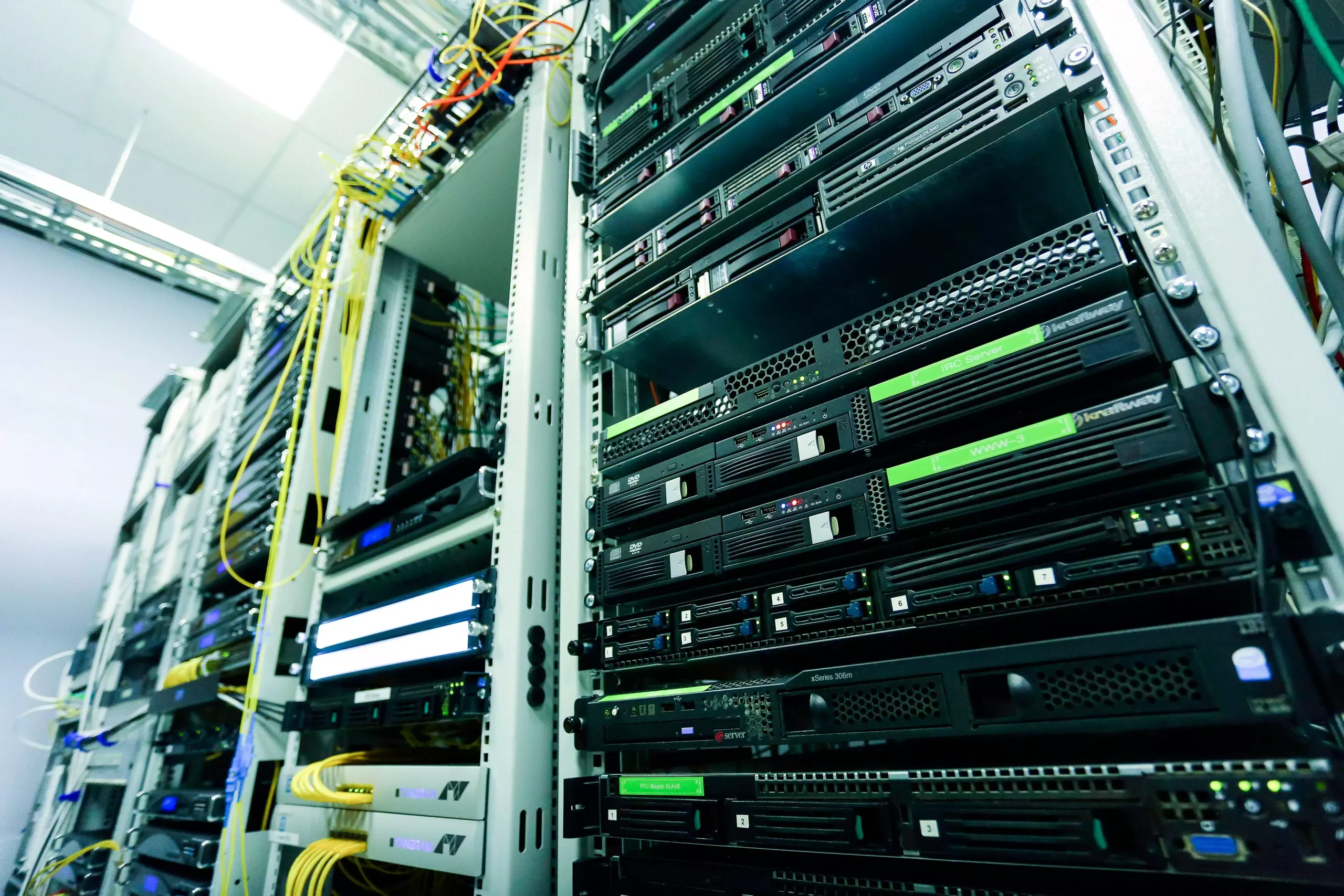 Decarbonize Data Centers|with a Global Approach